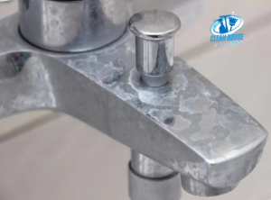 Cách tẩy cặn canxi trên vòi nước